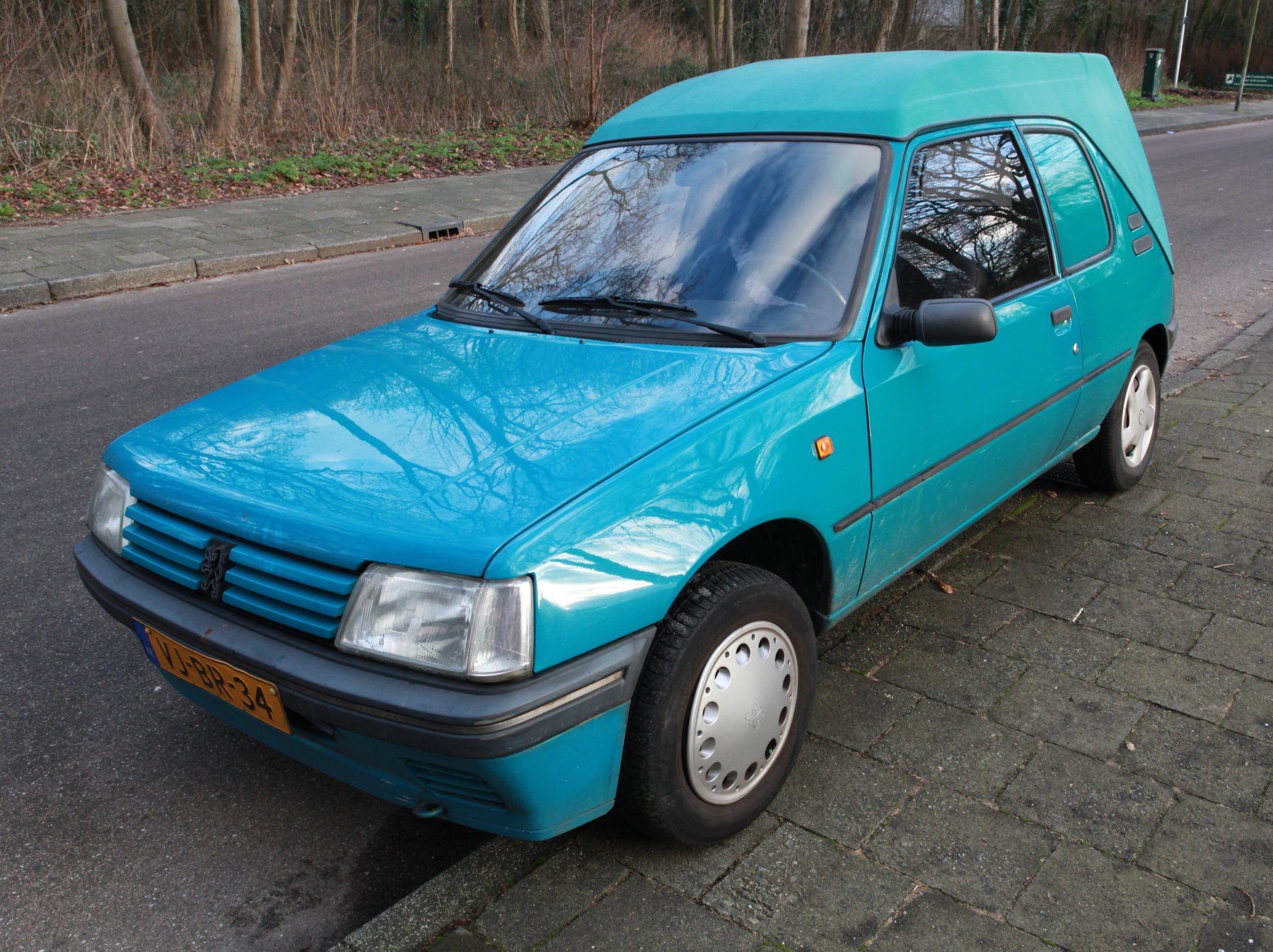 Transporter Peugeot 205 COMM. 1.8D TERBERG