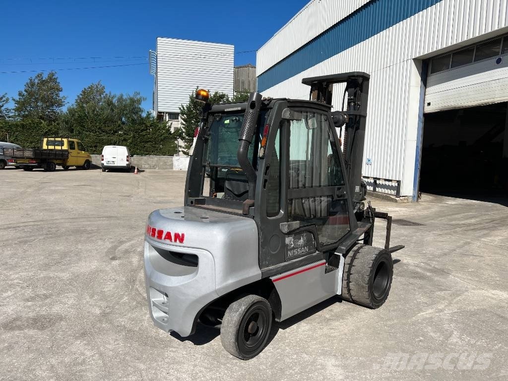 Nissan PE30Y