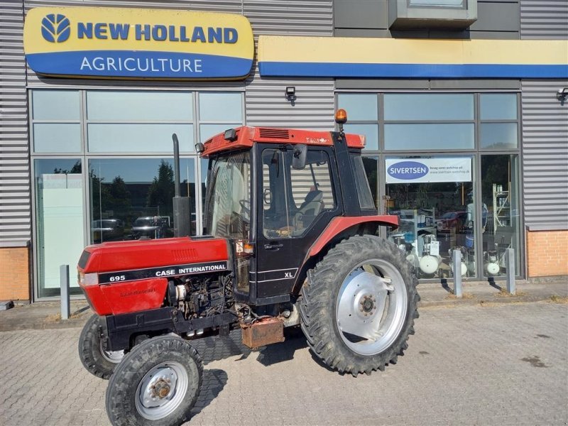 Tractor Case 695 (DT)