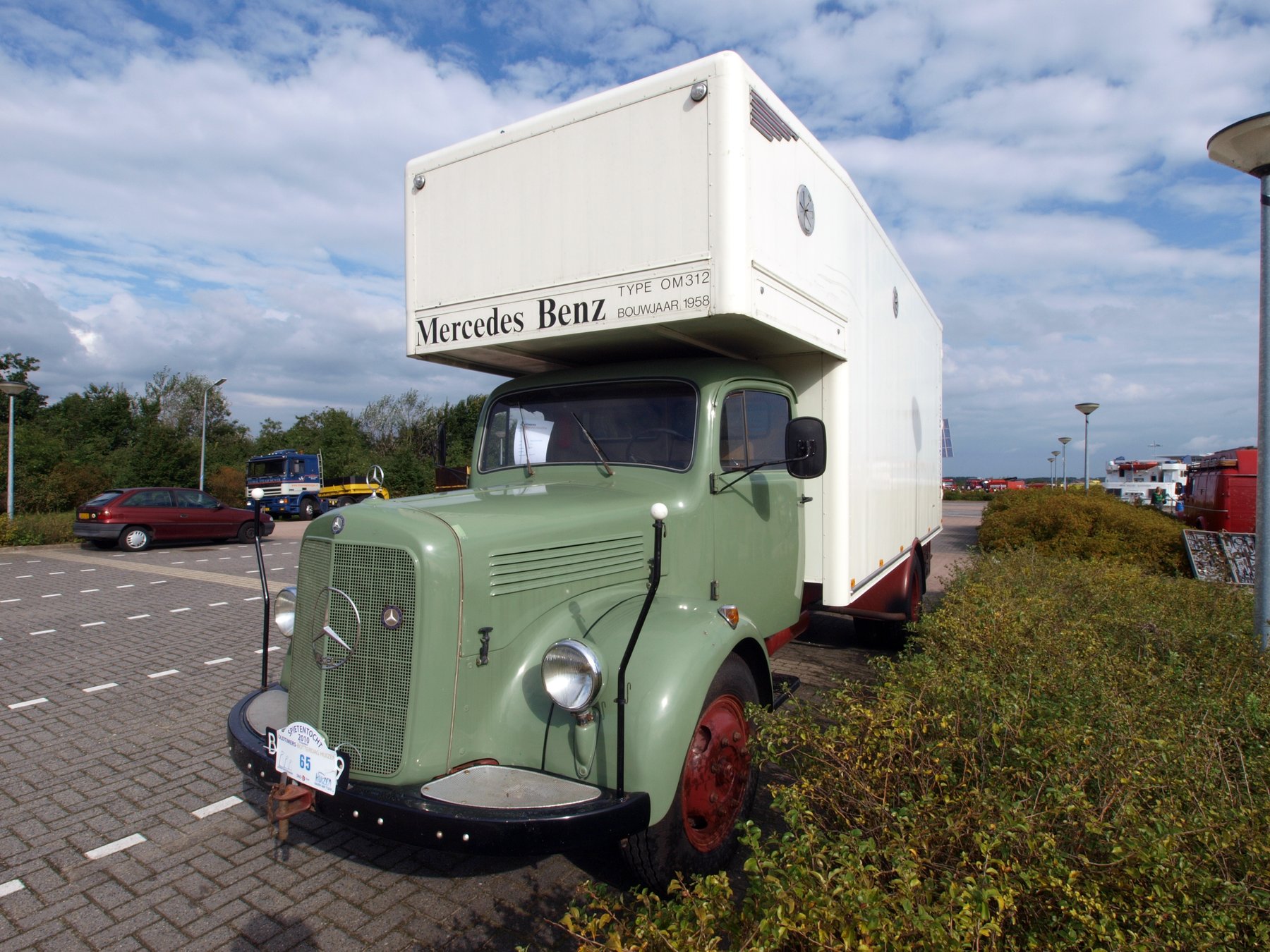 Truck Mercedes Benz OM312.914