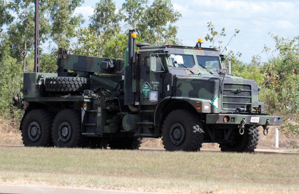 Militär- & Sonderfahrzeuge Oshkosh Medium Tactical Vehicle Replacement
