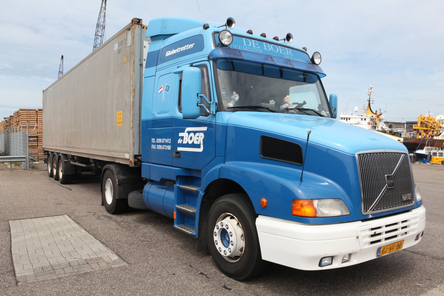 Truck Volvo NH 12