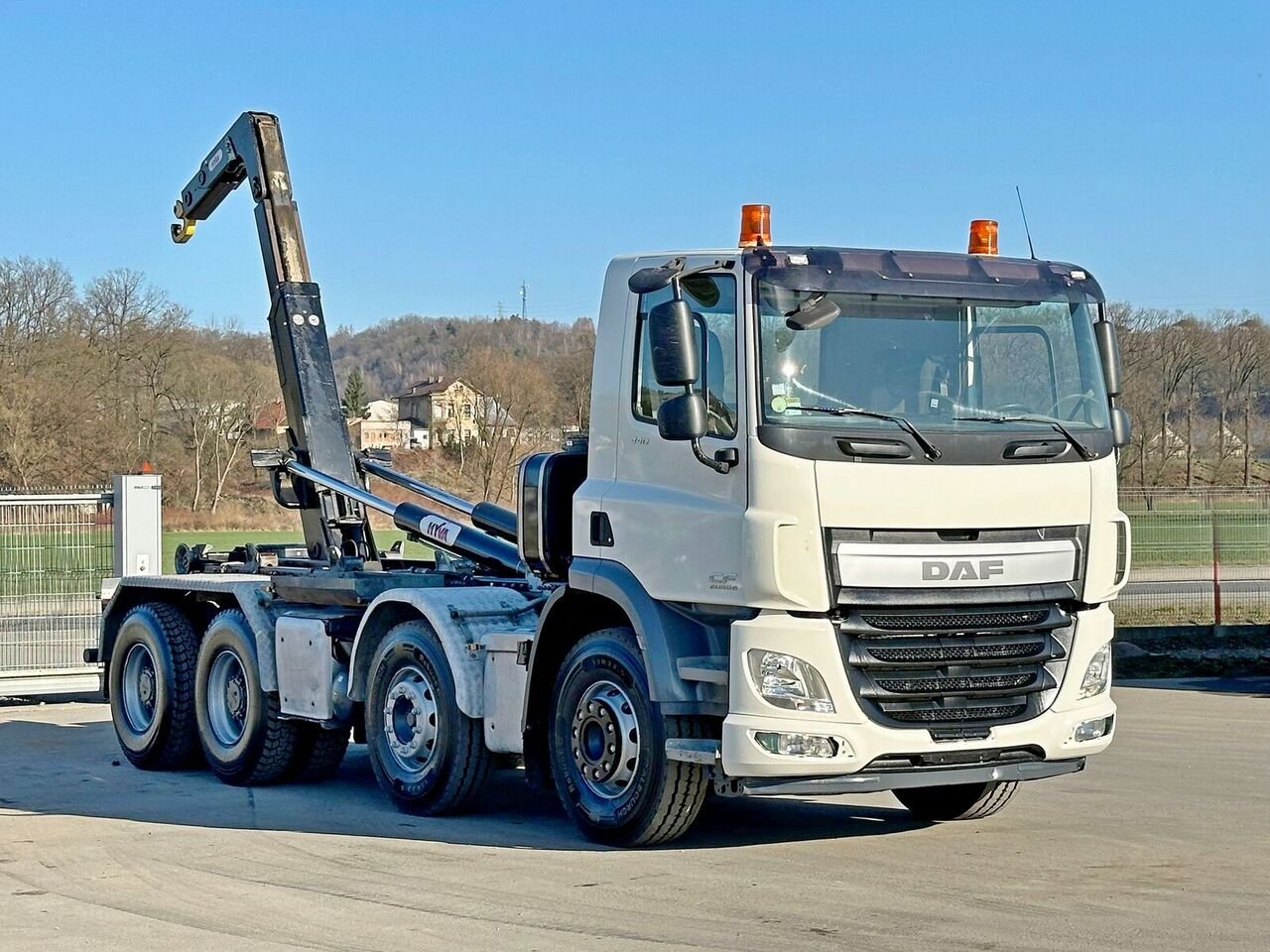 Truck DAF 8 X 4 WIDE SPREAD