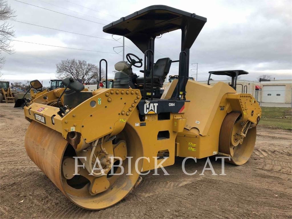 Caterpillar CB64