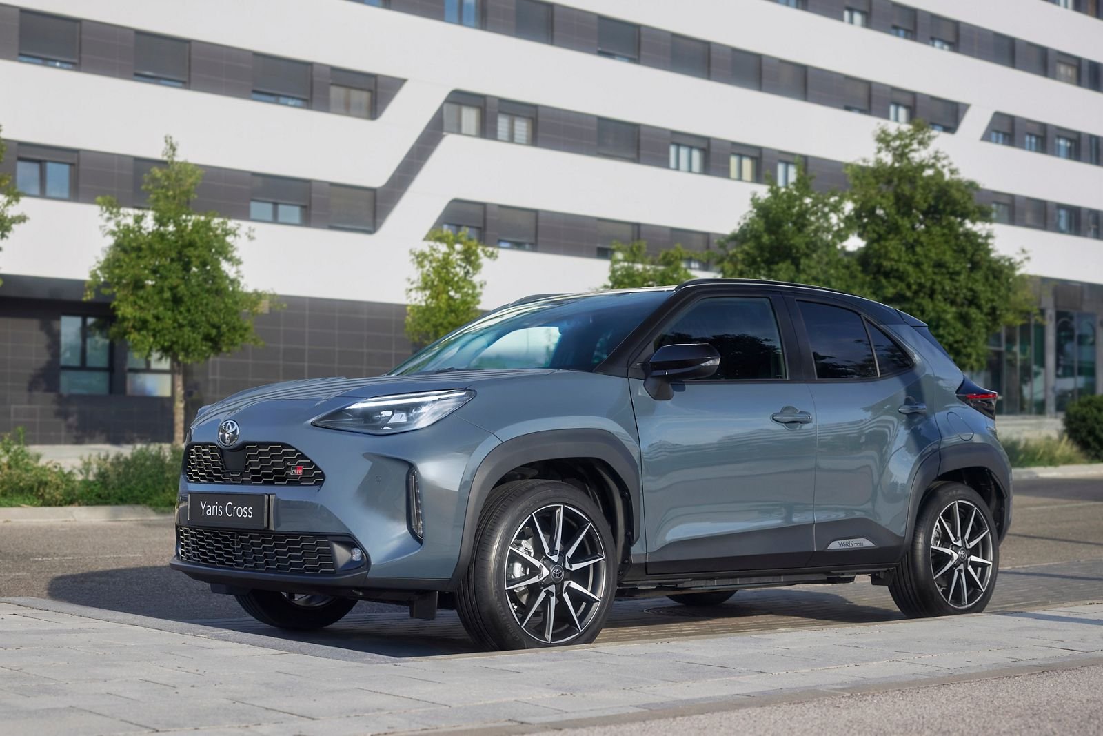 Van Toyota YARIS CROSS