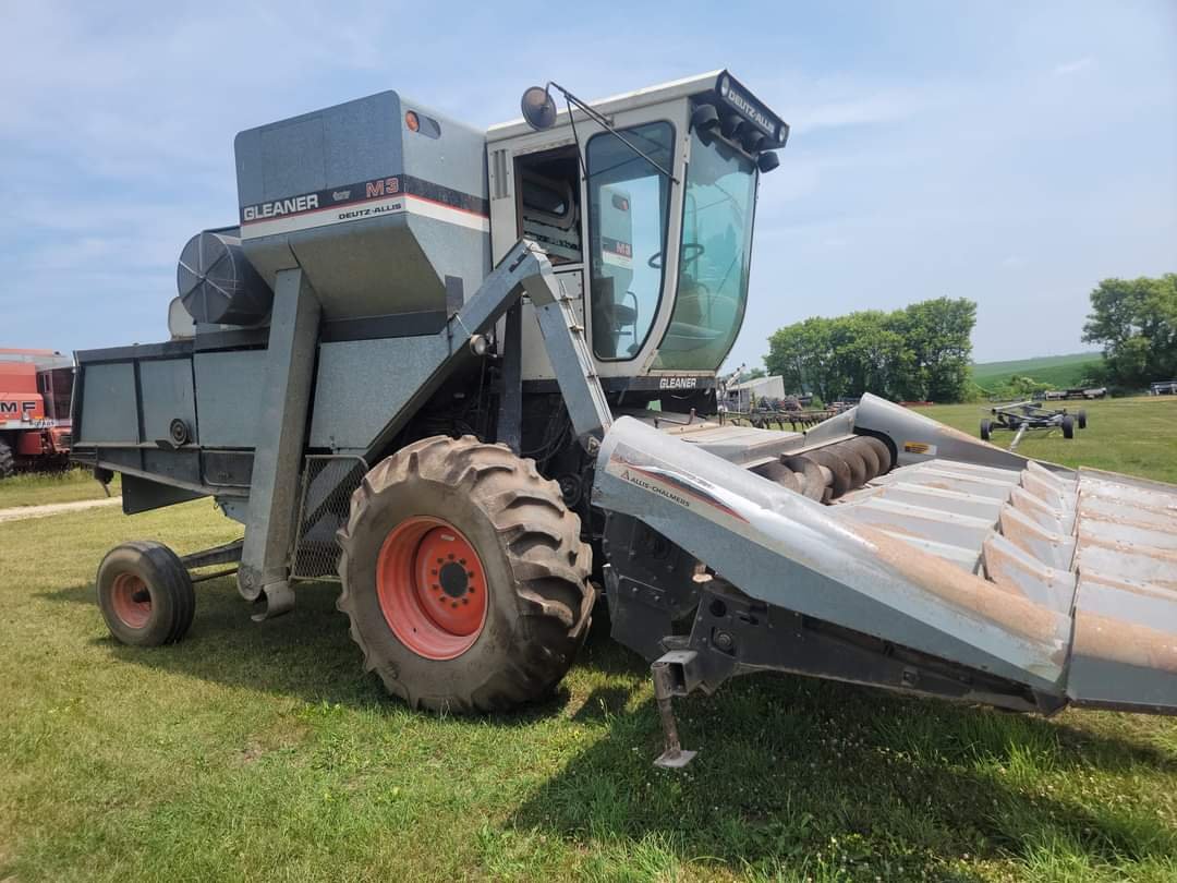 Harvester Allis Chalmers Gleaner M3