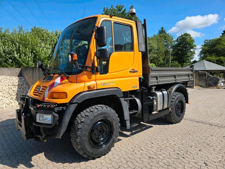 Truck Mercedes Benz UNIMOG U300
