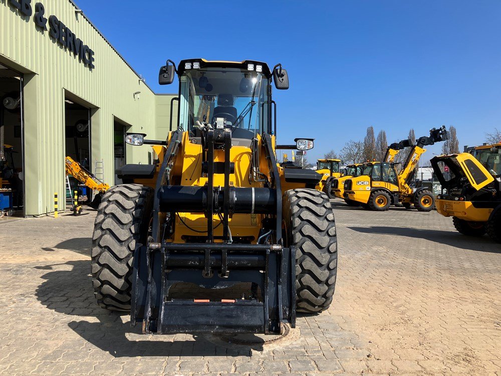 JCB 330