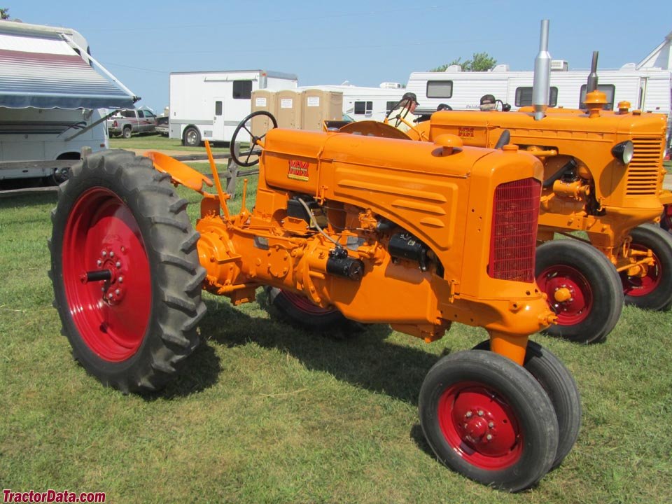 Tractor Minneapolis Moline R