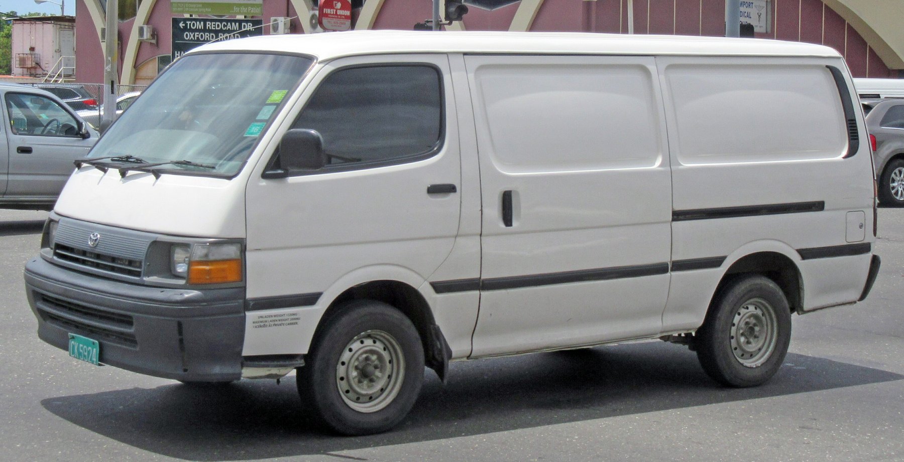 Van Toyota HIACE 2.5 D4-D 100 EMOTION
