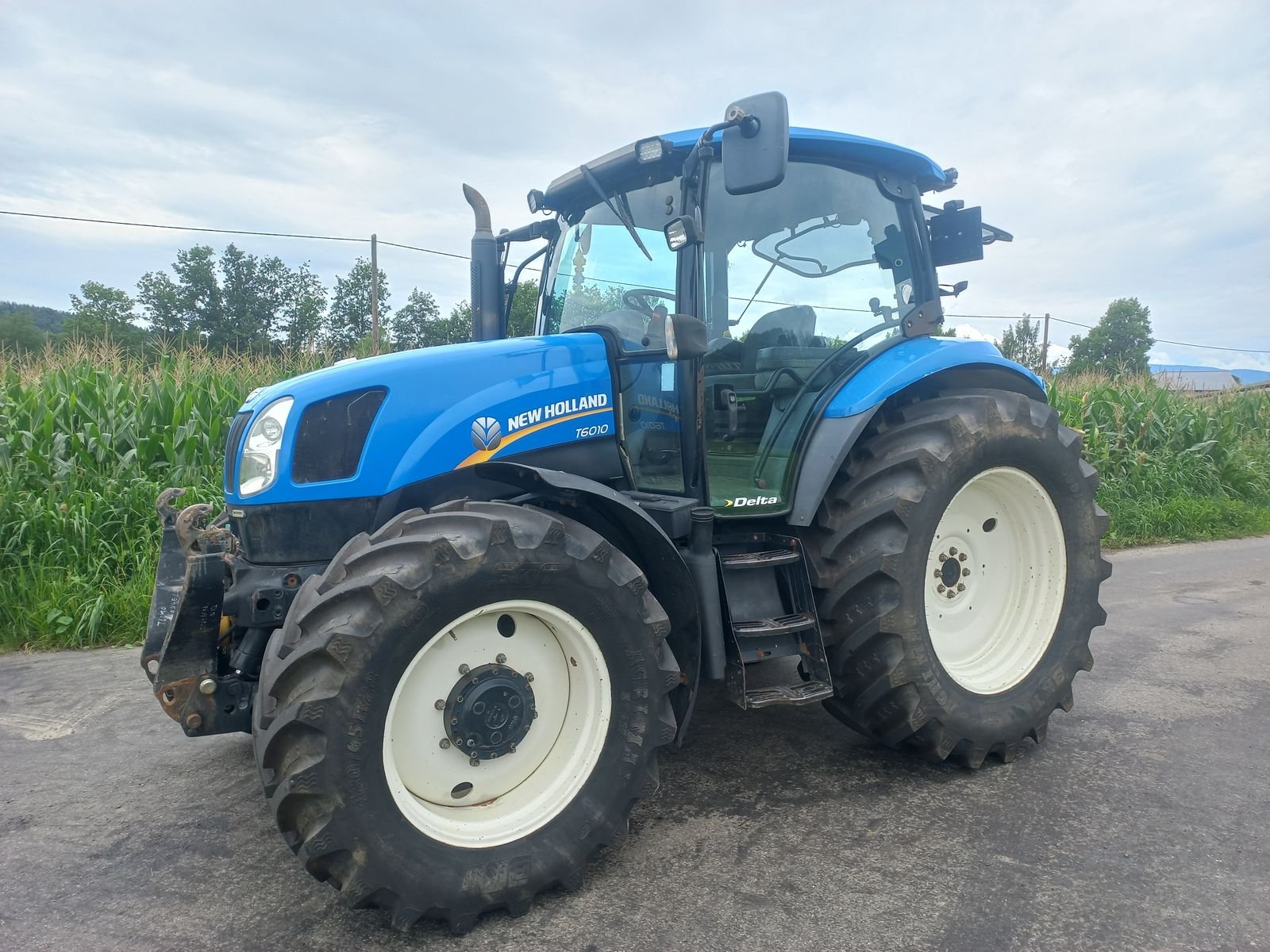 New Holland T6010