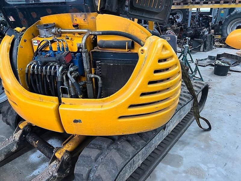 JCB 8052