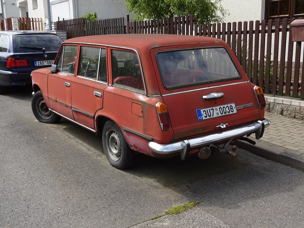 Van Lada 1200 BESTEL