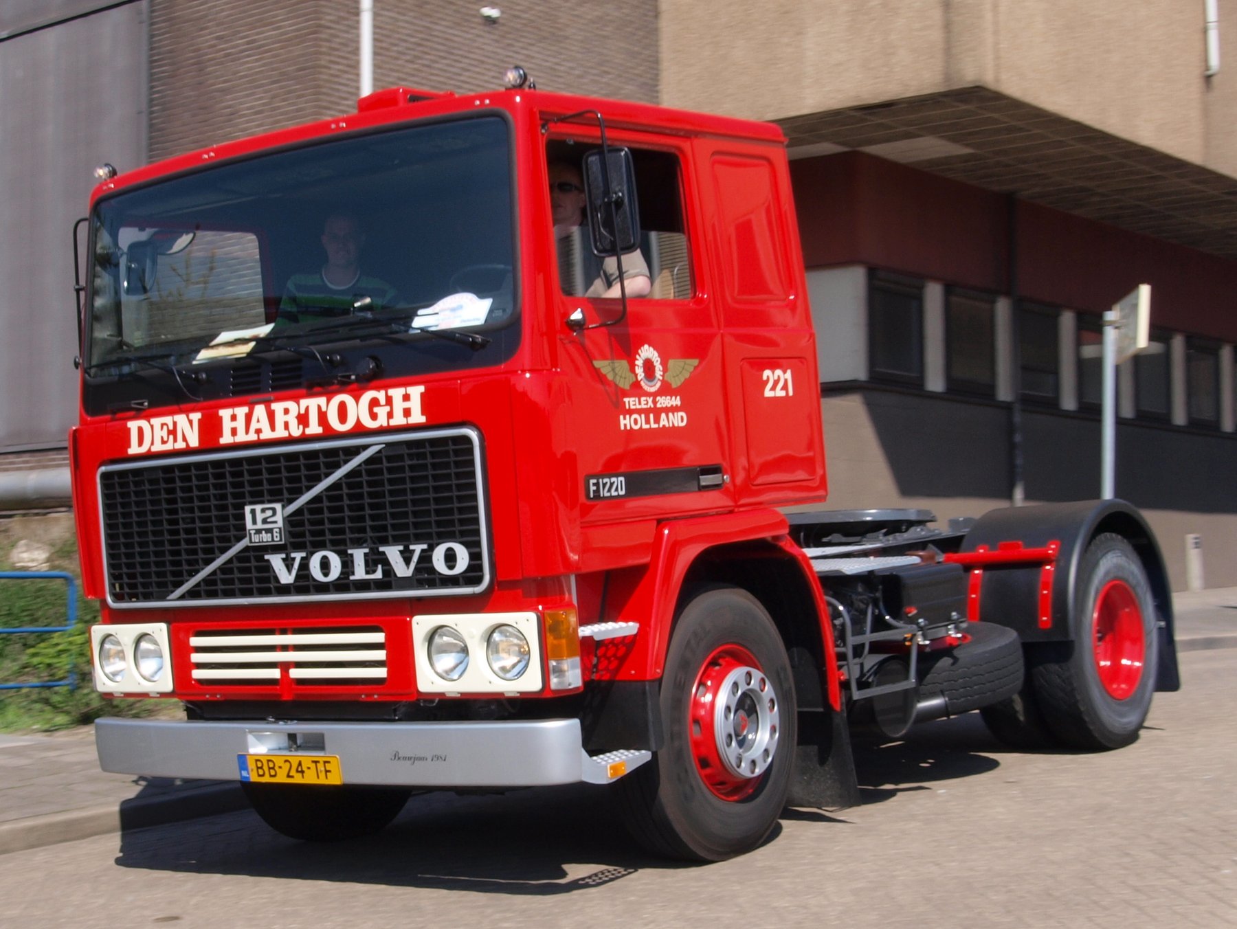 Truck Volvo F12 4X2