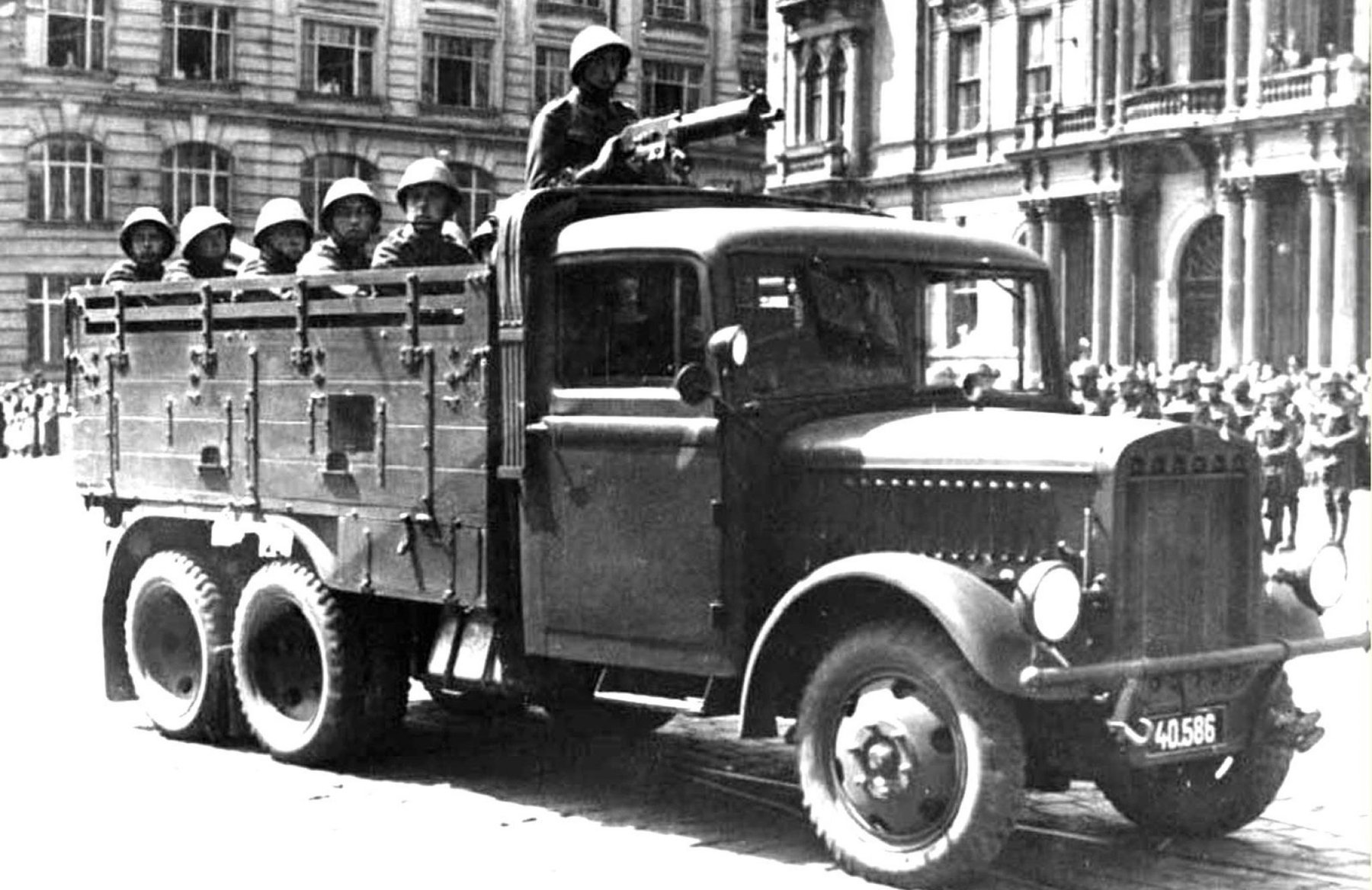 Lastwagen Praga RV