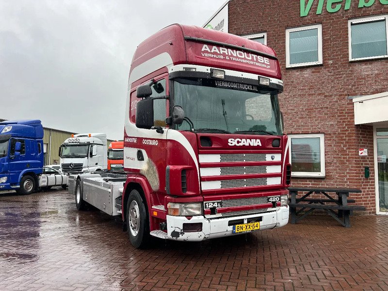 Scania 124 LB-A-6X2/390+136