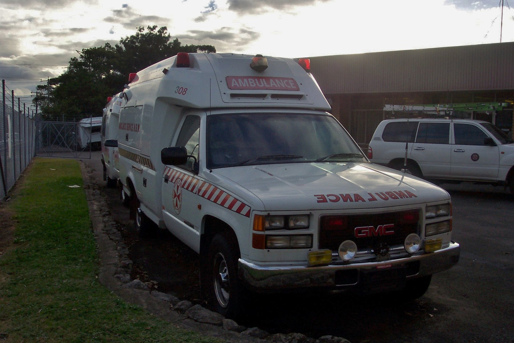 Van GMC SIERRA 2500 AMBULANCE