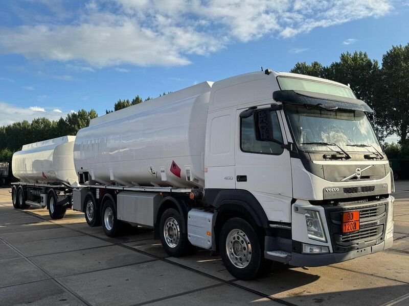 Truck Volvo FM82R 8X2