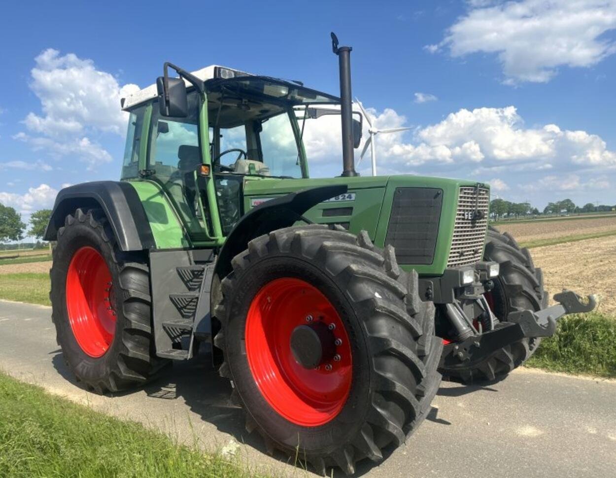 Tractor Green Bull 824