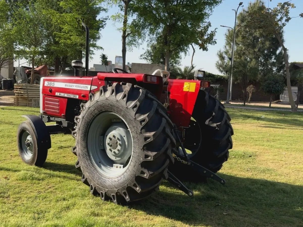 Tractor Massey Ferguson 385 (Millat)