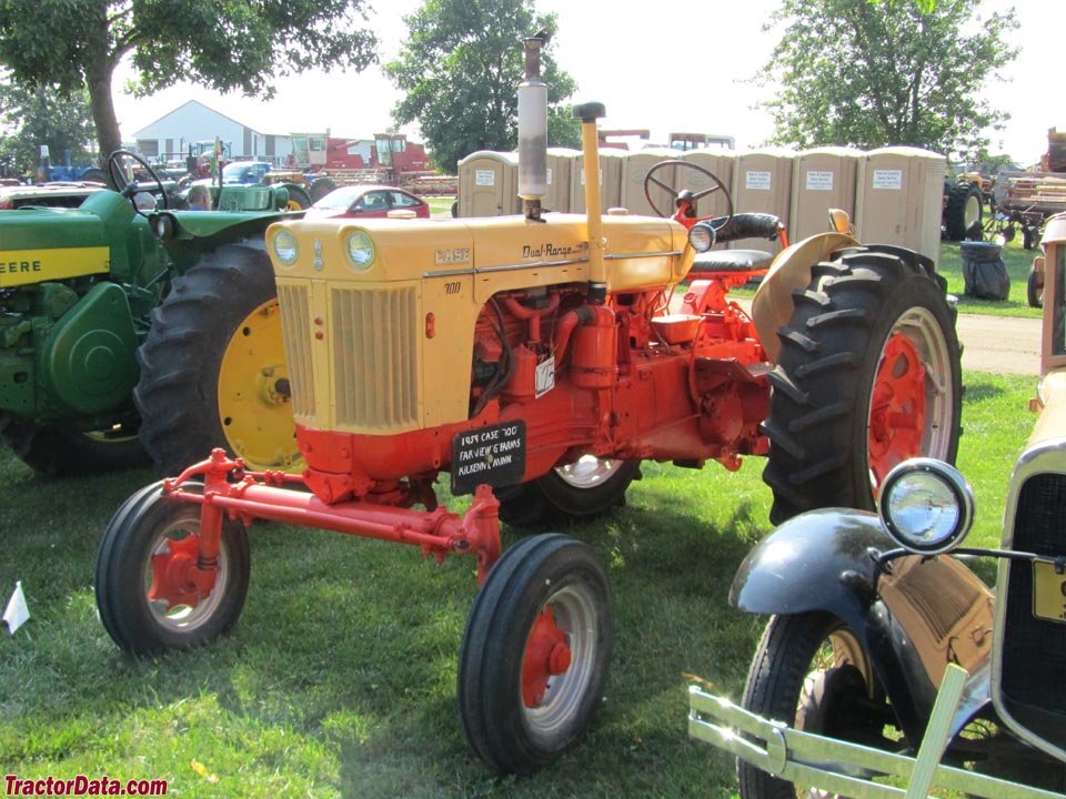 Tractor JI Case 711-B