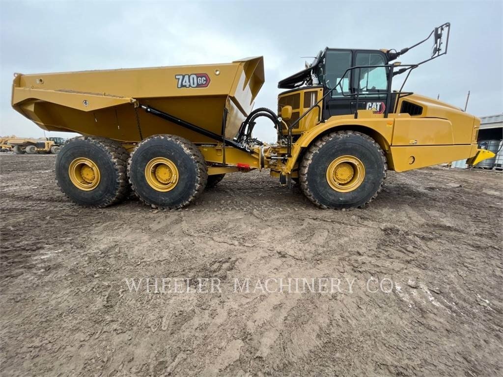 Caterpillar 740