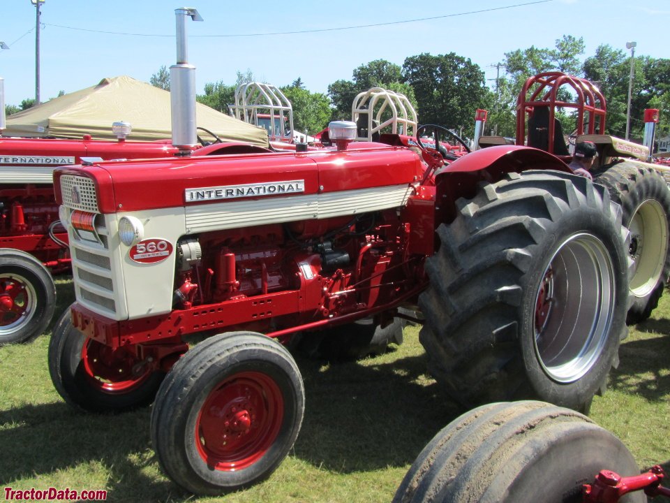 Tractor International Harvester 560