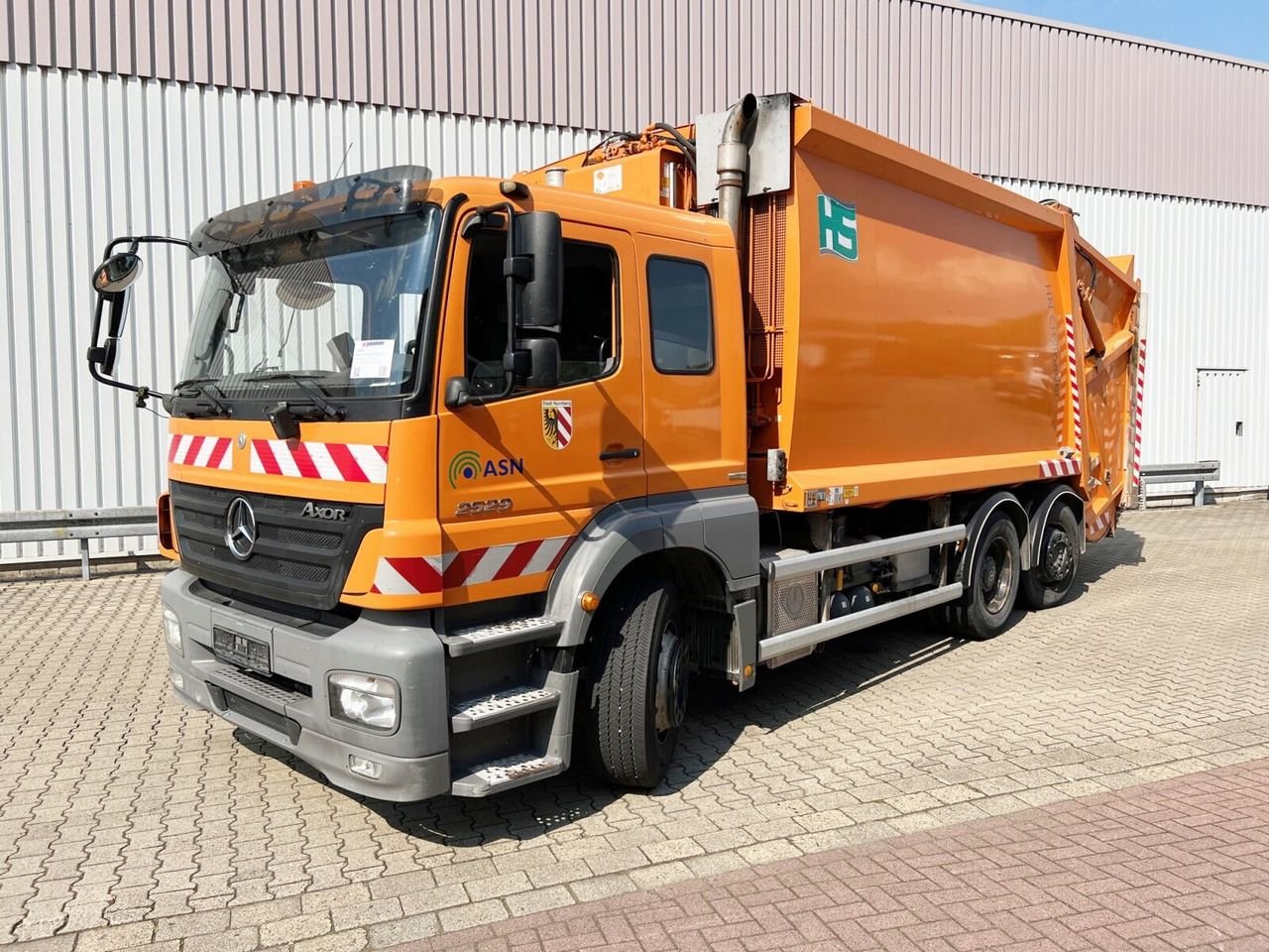 Truck Mercedes Benz 2529 L 6X2
