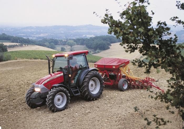 Traktor McCormick CX85