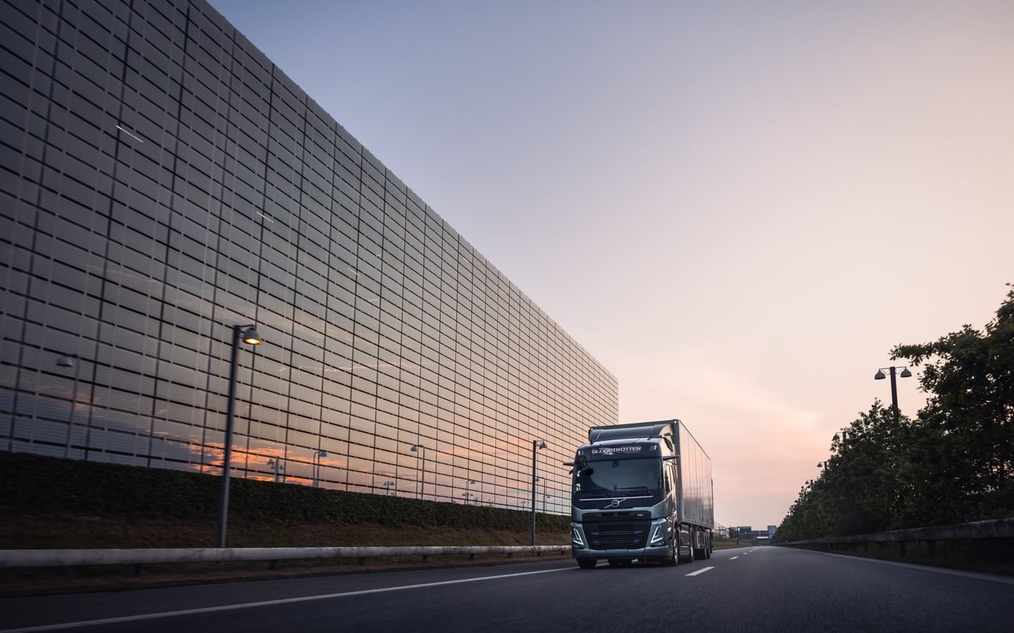 Truck Volvo FM D11 4X2