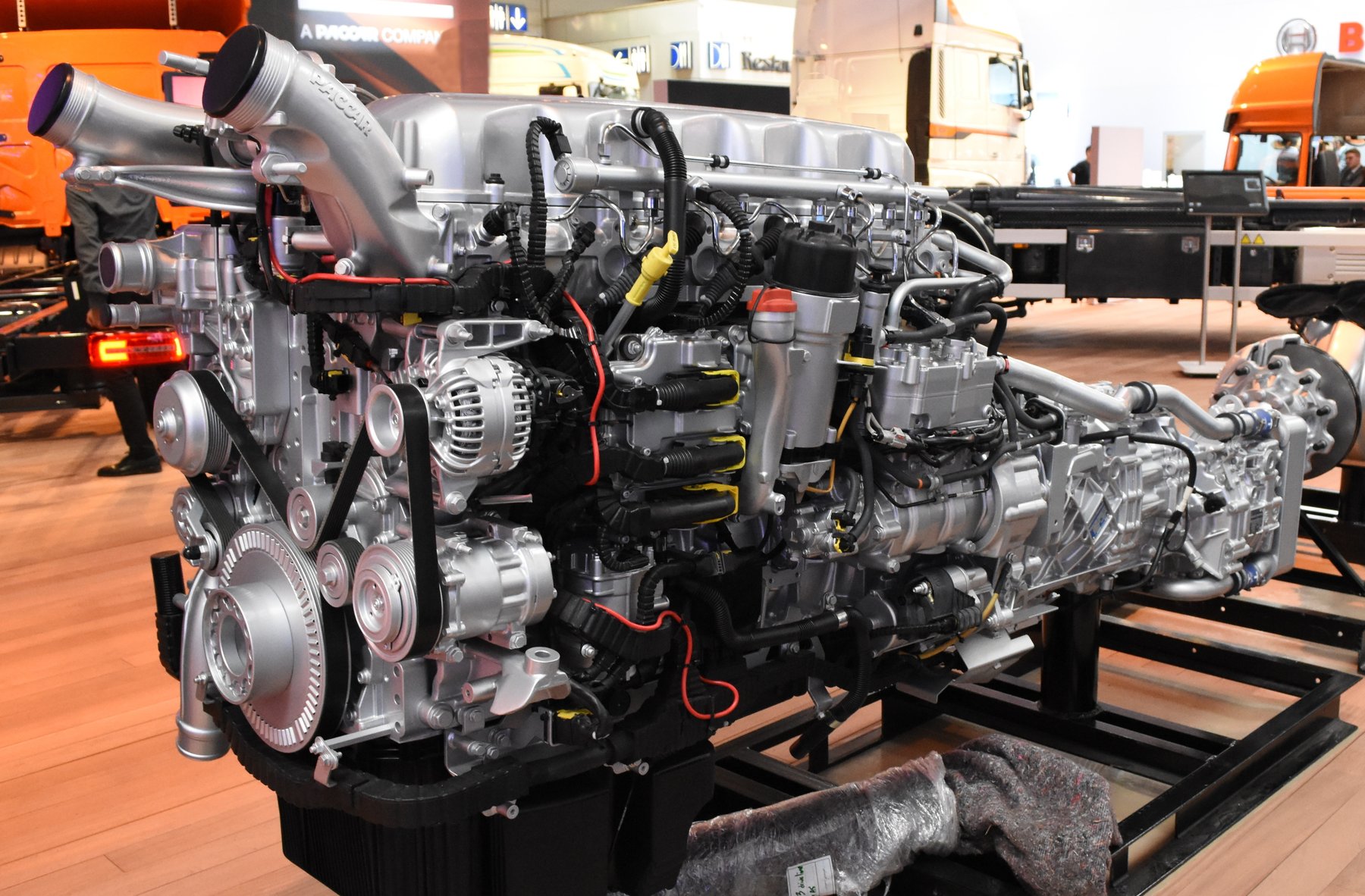 Heavy-duty on-road engines Paccar MX-13 321 E MT
