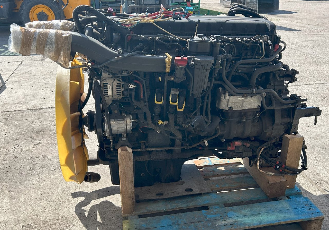 Heavy-duty on-road engines Paccar MX-11_402hp_R