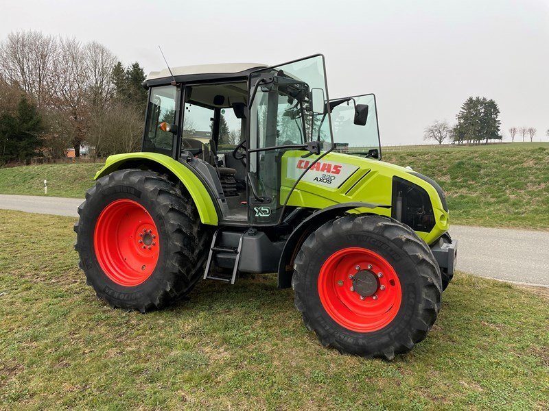 Traktor CLAAS Axos 330CX