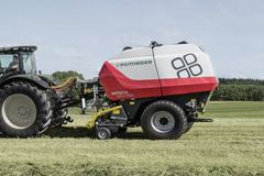 Pöttinger Rundballenpresse / Round baler