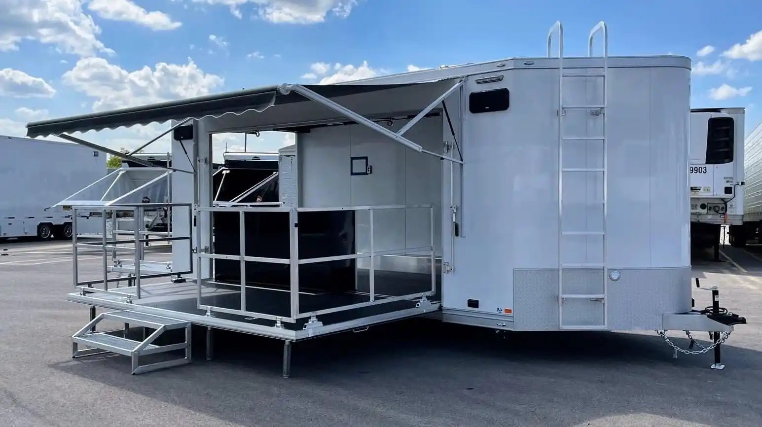 Trailer GTMC ENTERTAINMENT LTD. O2 RETAIL TRAILER