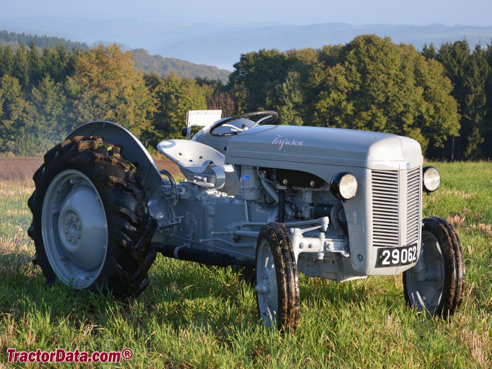 Tractor Ferguson TEA 247070