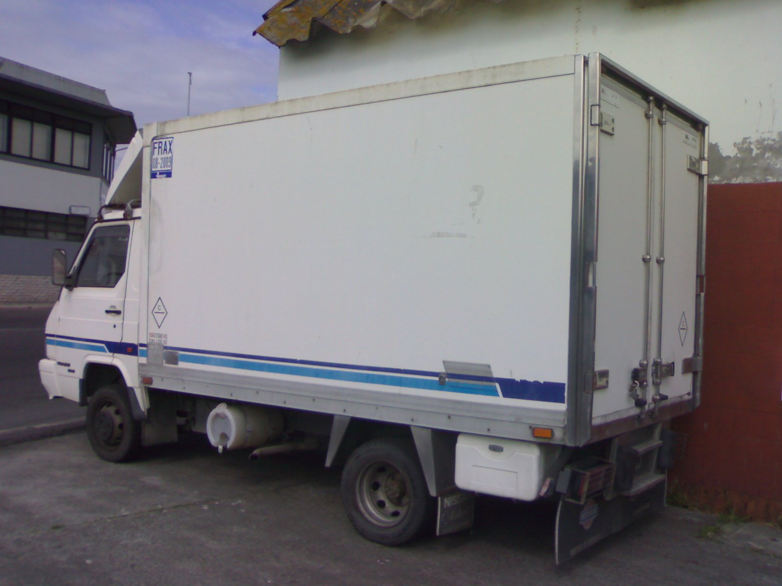 Van Nissan TRADE 100