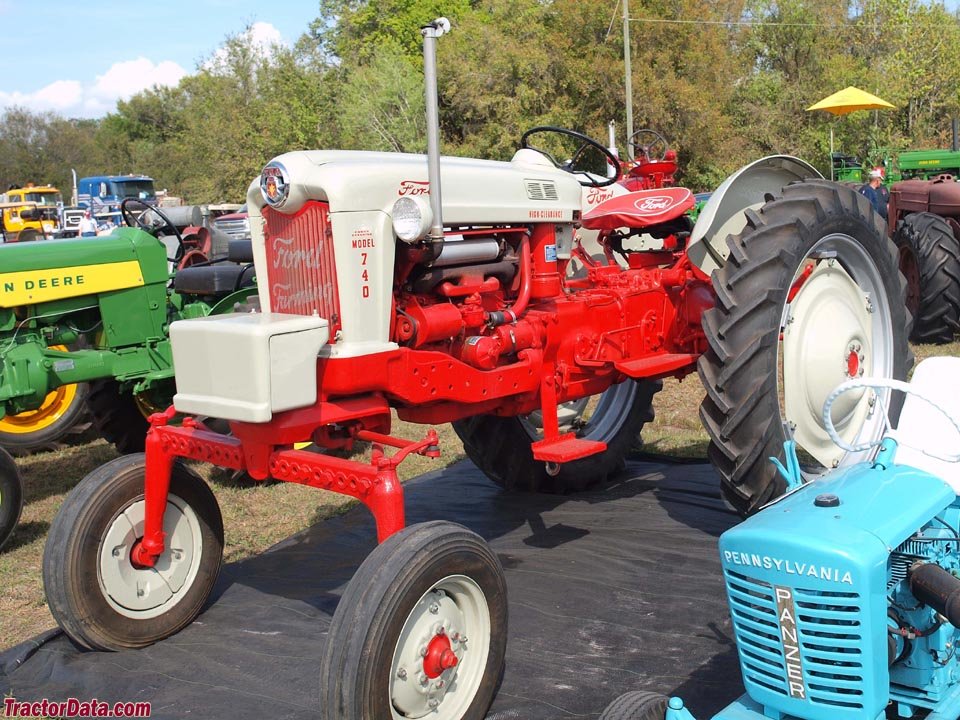 Tractor Ford 740