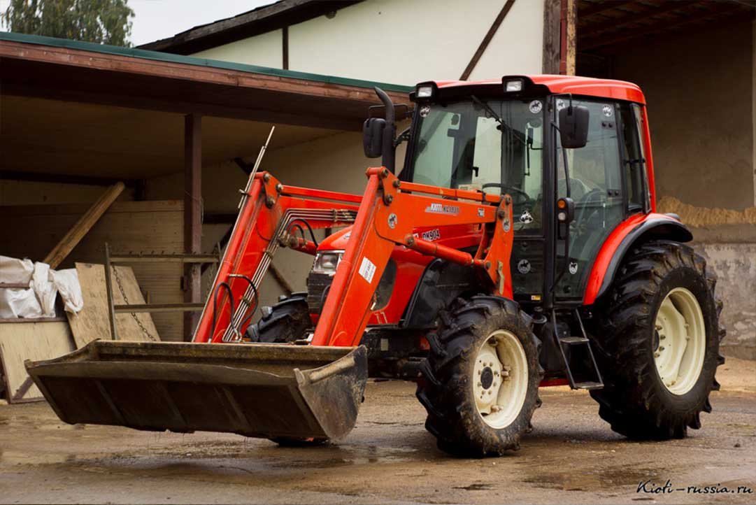 Traktor Kioti DK 904 C