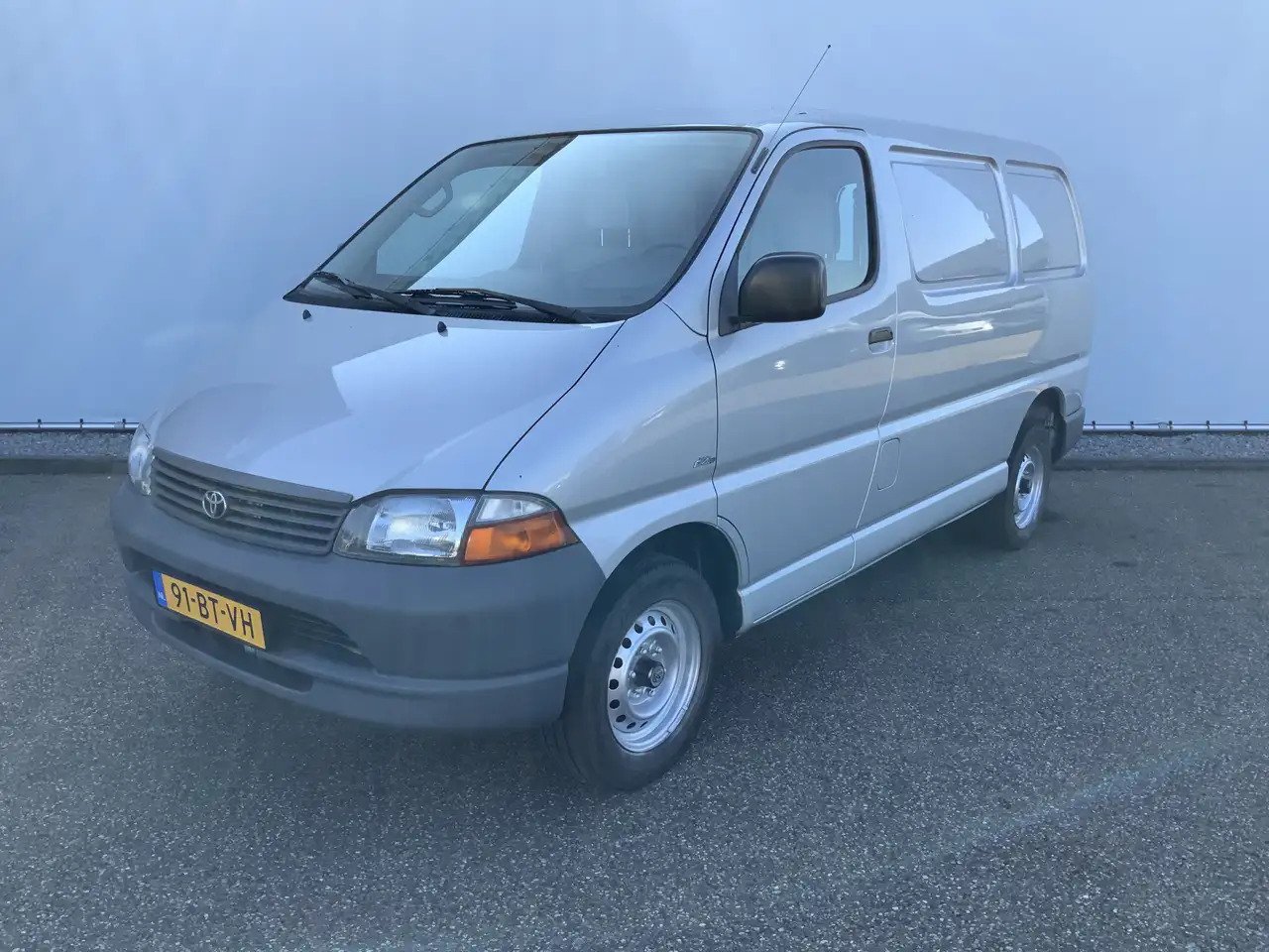 Van Toyota 2.5 D4-D 90 LANG SOD