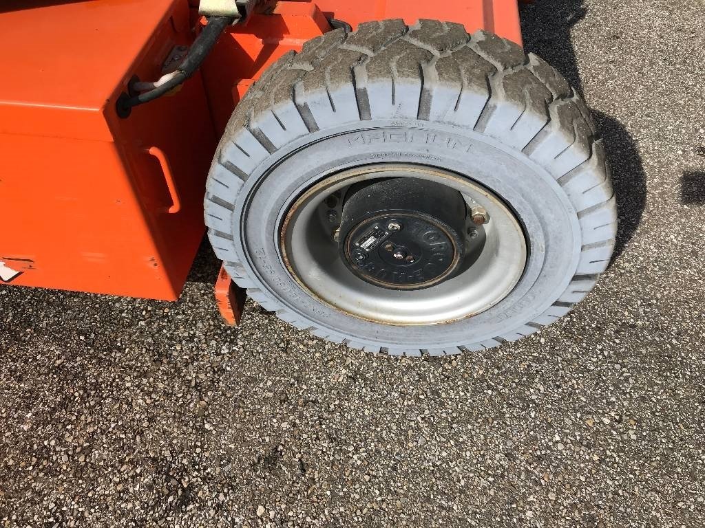 JLG E400AJP