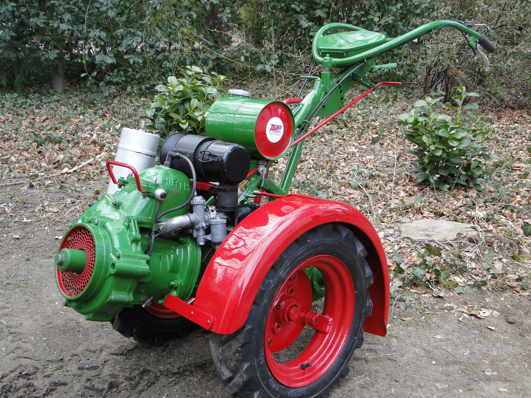 Traktor Agria 1600