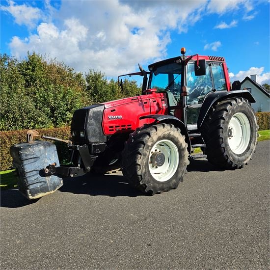 Traktor Valtra 8550-4