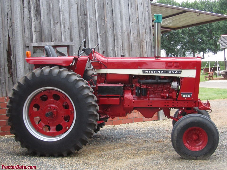 Tractor International Harvester 856 (4WD)