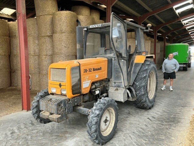 Tractor Renault 70-32 PX