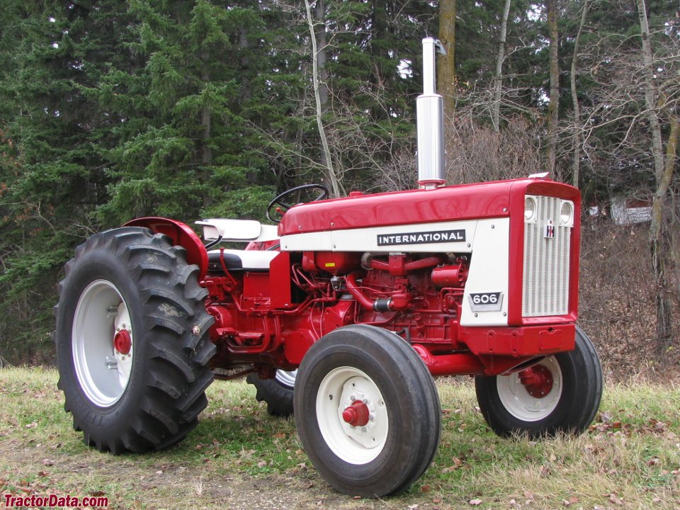 Tractor International Harvester 606
