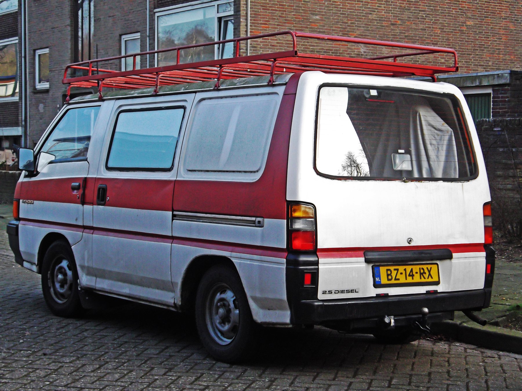 Van Mitsubishi L300 2.5 D PANEL VAN LONG