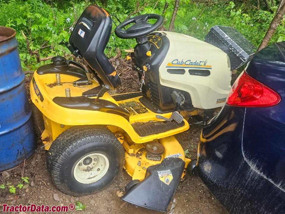 Ride-on mowers Cub Cadet LT 1022