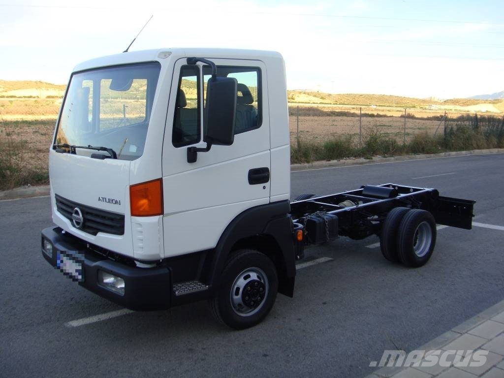 Van Nissan ATHLEON