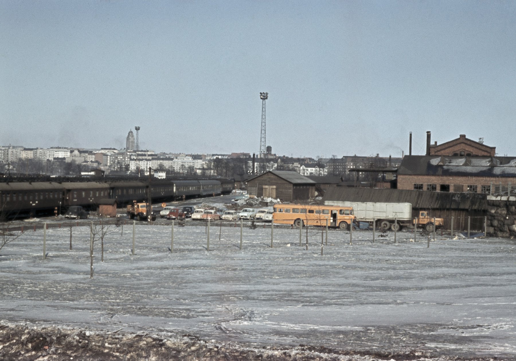 Light trailers up to 750 kg Omavalmiste TAVARA 123 X 250